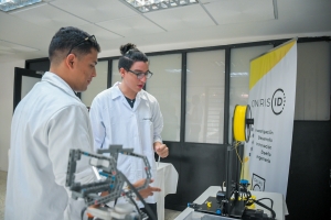 Uniaut&oacute;noma dio apertura a su primer laboratorio de impresi&oacute;n 3D y prototipaje, gracias a convenio con empresa Oniris ID
